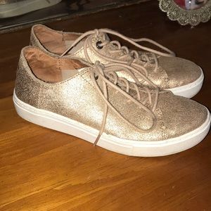 ROSE GOLD TOMS SNEAKERS